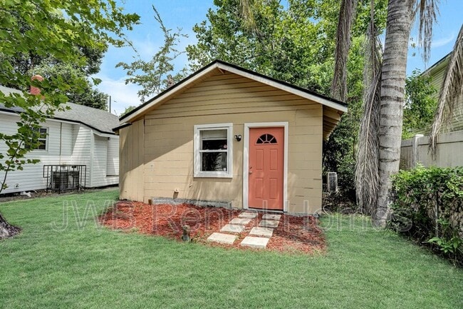 Building Photo - 3803 Gladys St Unit B