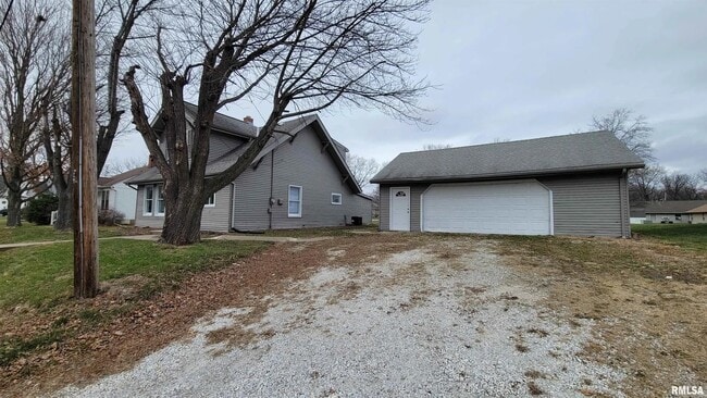 Photo - 807 Hatterman St
