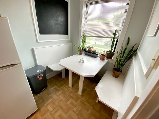 Photo - 912 Noyes St Unit E