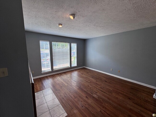 Photo - 2 bedroom/2.5 bath in Brentwood (Nipper's ...