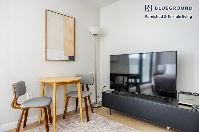 Photo - 200 Mesnager St Unidad FL4-ID1245