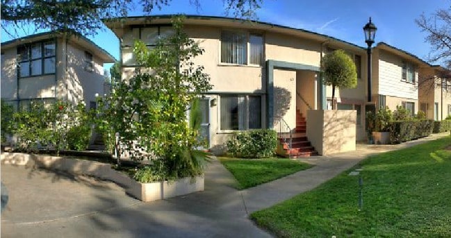 Photo - Pinewood Garden Apartments