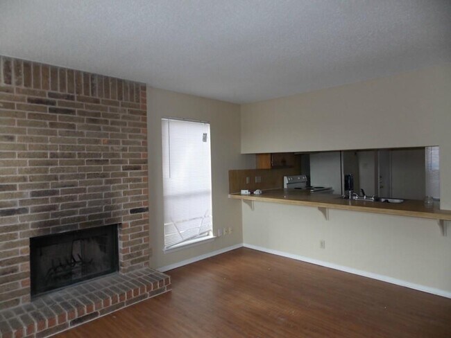 Photo - 8104 Dunn St