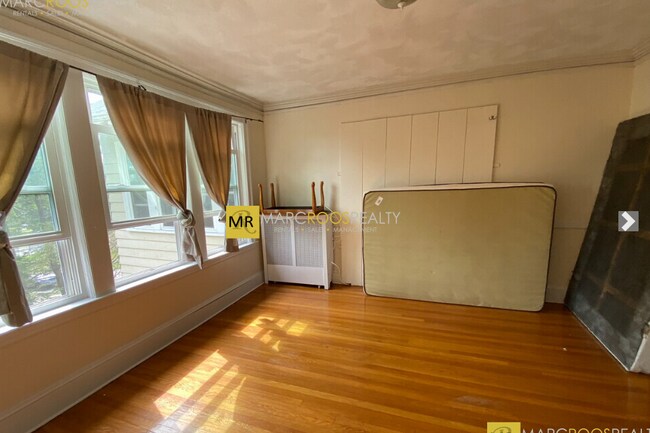 Photo - 28 Manet Rd Unit 1