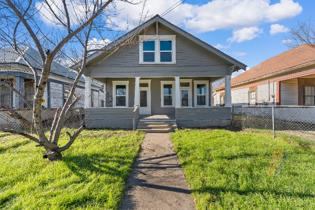 Building Photo - 817 S 10th St Rental