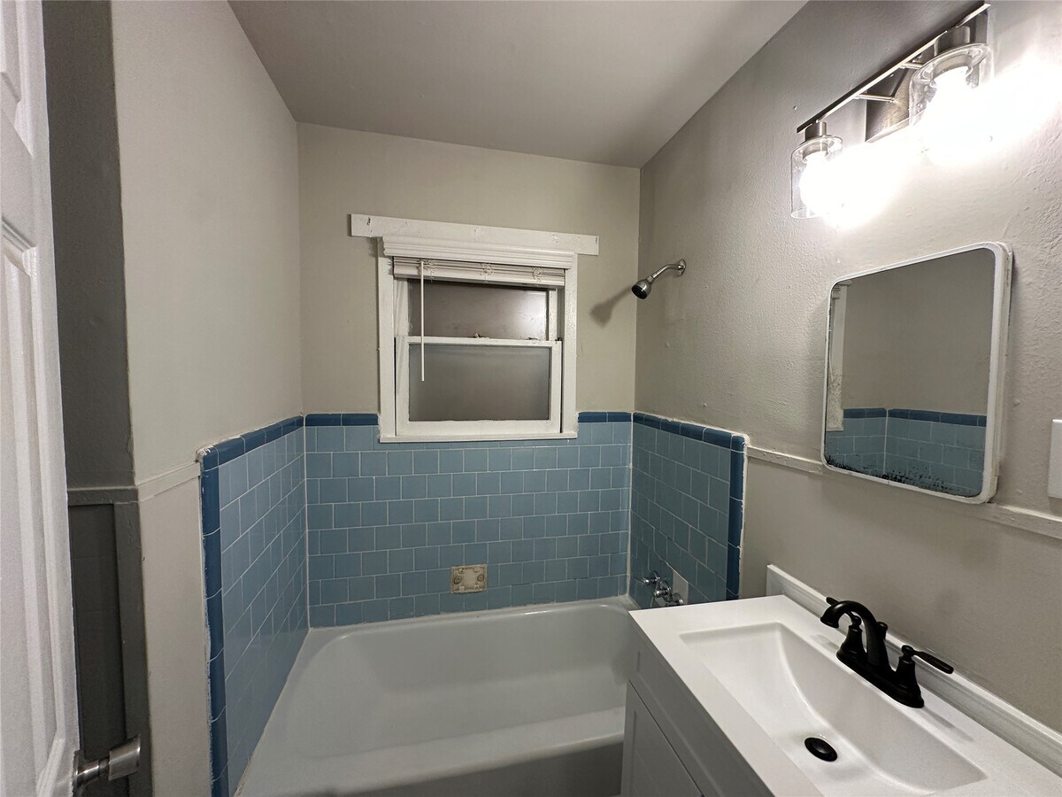 Photo - 2721 Napoleon St