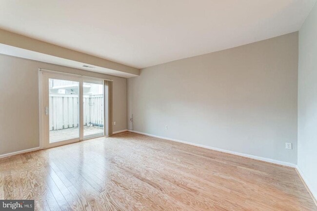 Photo - 7938 Bentley Village Dr Unidad 32C