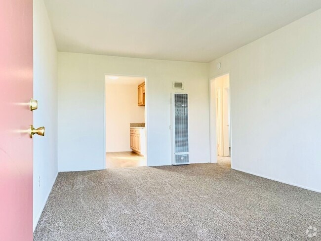 Building Photo - 2BD/1BA UPSTAIRS APARTMENT IN PACIFIC BEAC... Unit 1958 1/2 Oliver Avenue