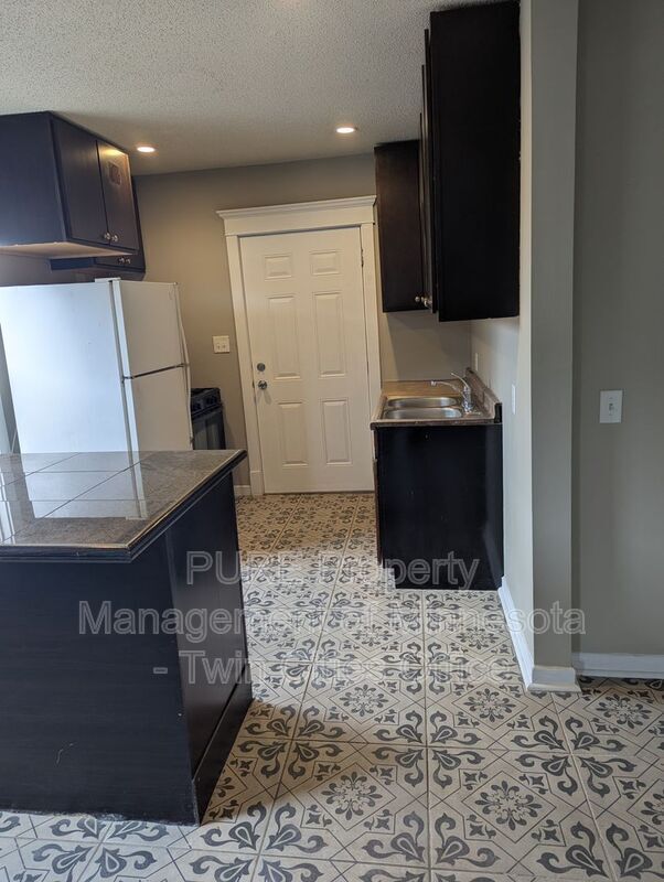 Photo - 605 Van Buren Ave Unit 3