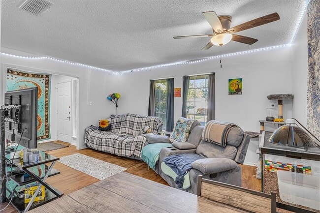 Photo - 10102 Woodstock Dr