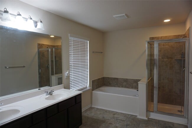 Photo - 10615 Chestnut Path Way