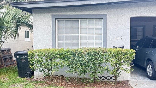 Building Photo - Charming 1BR/1BA Duplex in the Heart of Do... Unit 1 Rental