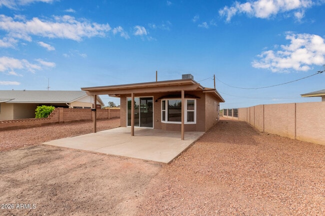 Building Photo - 11437 W Lakeshore Dr