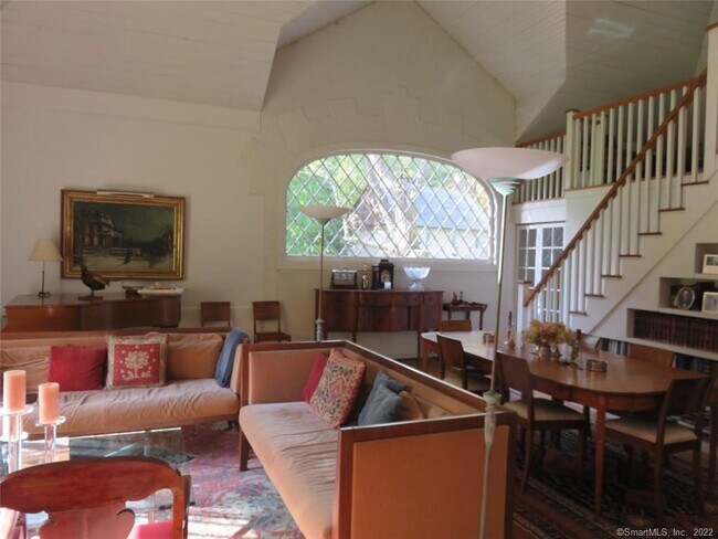 Photo - 261 Taconic Rd