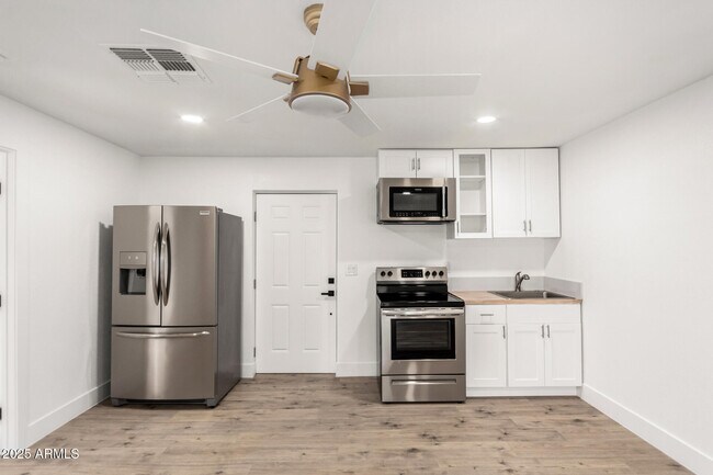 Photo - 701 W Windsor Ave