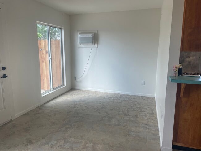 13429-4 DR - 13429 Davenport St Unit 4