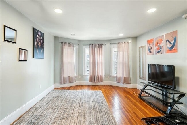 Photo - 285 Green St Unit 2
