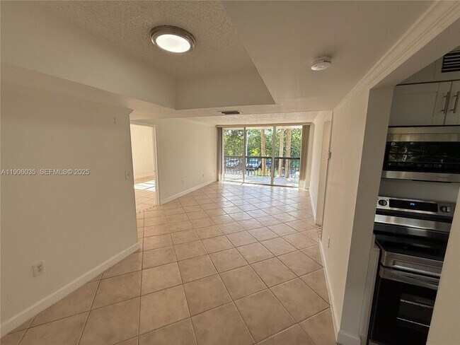 Photo - 10875 SW 112th Ave Unidad 208