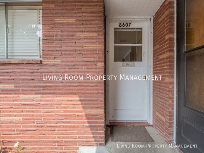 Photo - 8607 N Leonard St