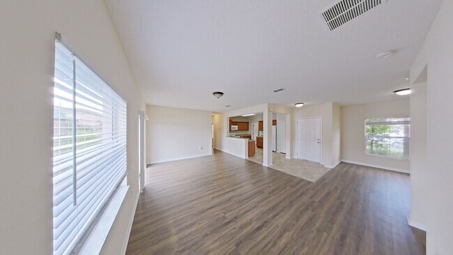 Photo - Nice 3/2 in Poinciana