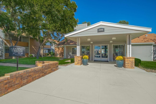 Leasing Center at Wind Tree Apartments in El Paso, TX - Wind Tree Rental