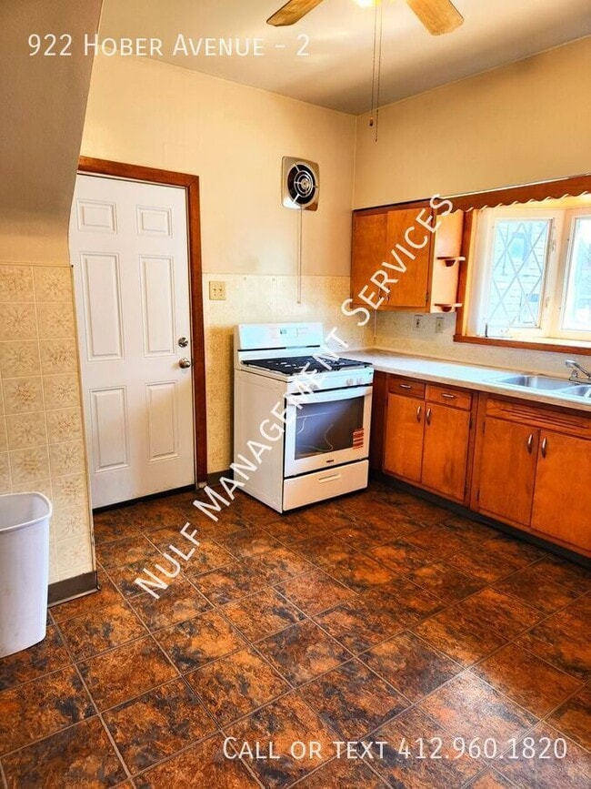 Building Photo - 922 Hober Ave Unit 2