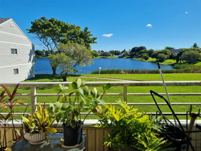 Building Photo - 3421 NW 44th St Unit 203