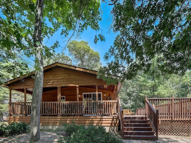 Building Photo - 128 Lake Shore Dr