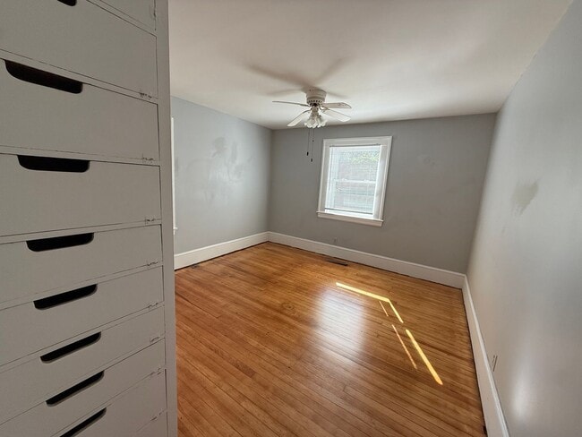 Photo - 903 Lee St N