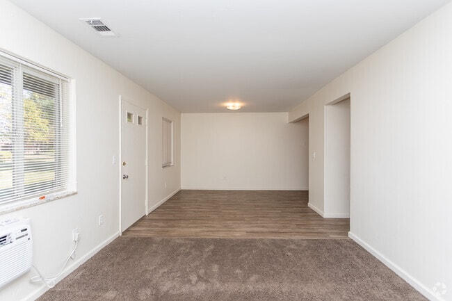 2BR, 1BA - 756 SF