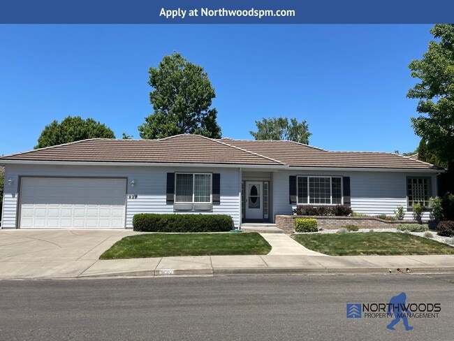 Building Photo - Beautiful 3 Bedroom 2 Bath Home Landscaping Included.