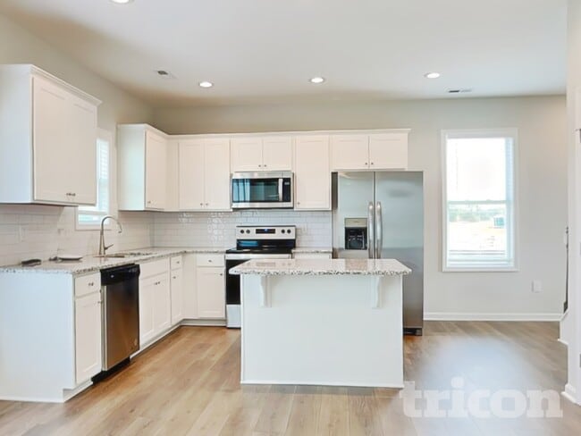 Photo - 77 Sawyer Ml Dr