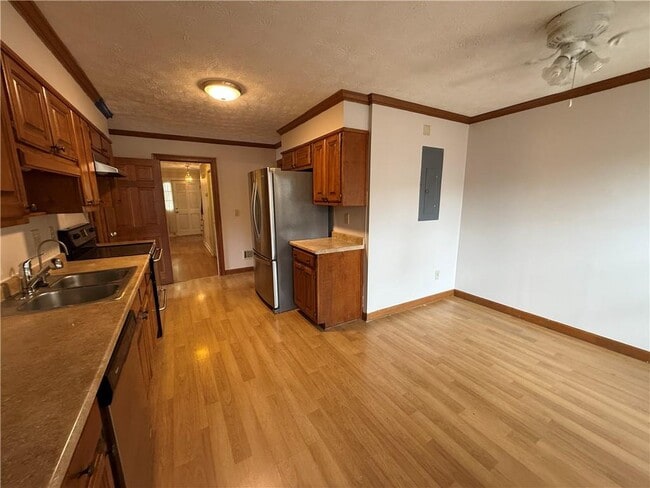 Photo - 3209 Henderson Walk