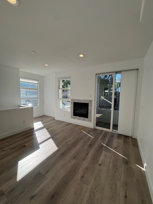 Living Room - 910 N Curson Ave Unit 1