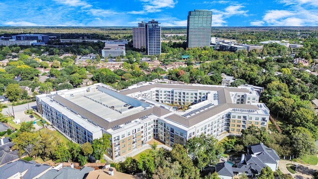 Building Photo - 15635 Memorial Dr Unit 140