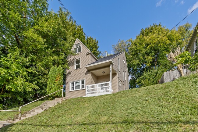 Photo - 343 Spencer St NE