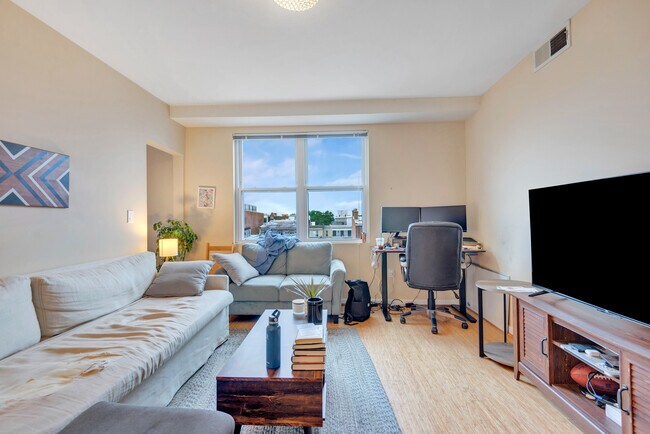 Building Photo - 1458 Columbia Rd NW Unit 510 Rental