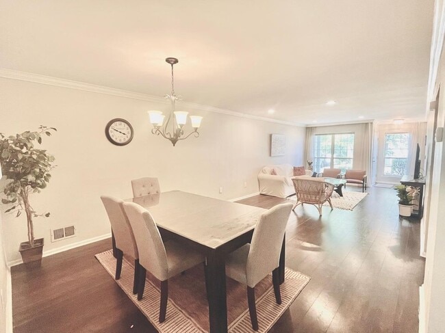 Photo - 363 Catskill Court