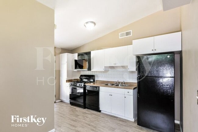 Photo - 2420 Cherry Ln