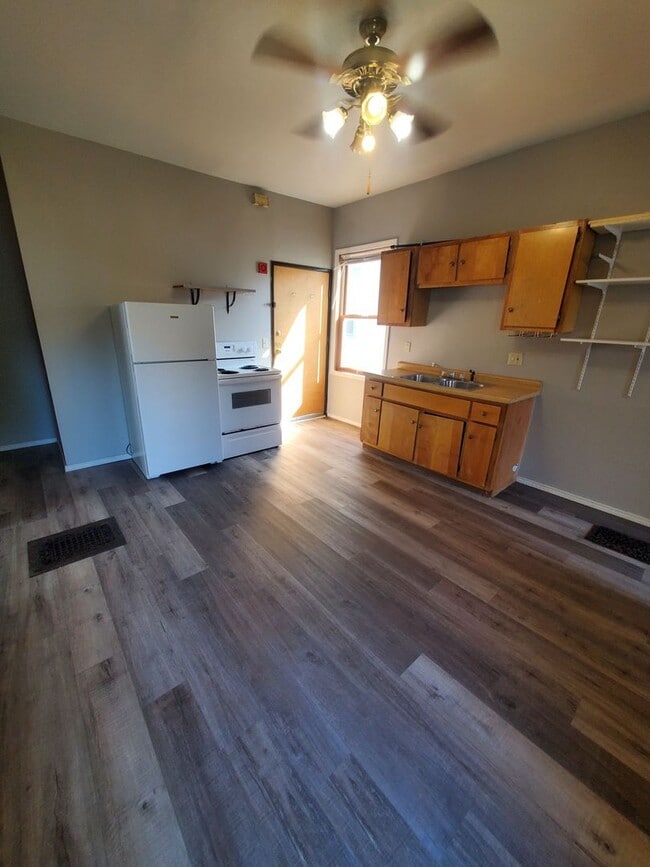Photo - 1655 N Van Buren St Unit 2
