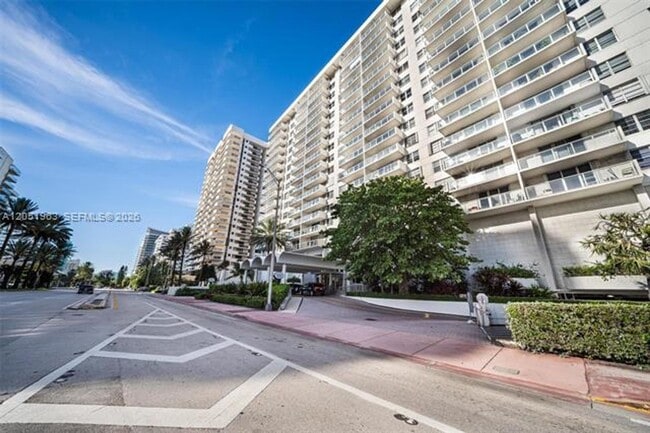 Photo - 5701 Collins Ave