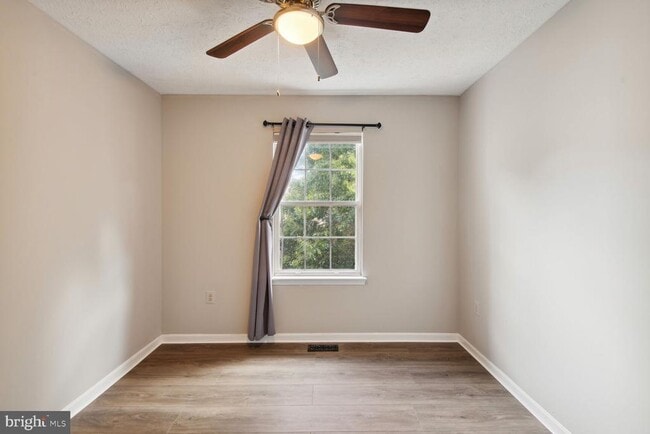 Photo - 1605 Woodview Ct