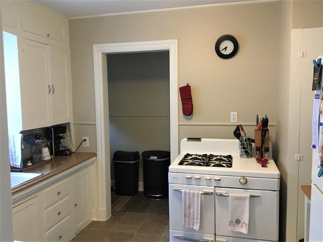 Photo - 5949 Lewis St