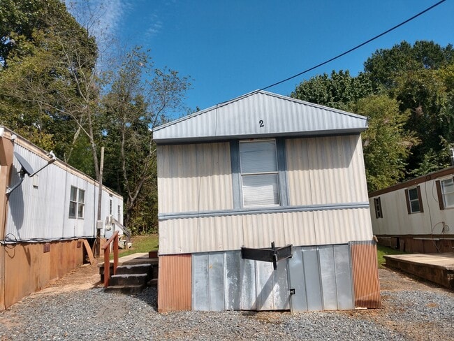 Building Photo - 7960 Reynolda Rd Rental