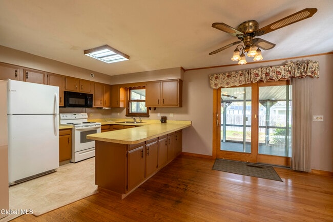 11 Keyes St
