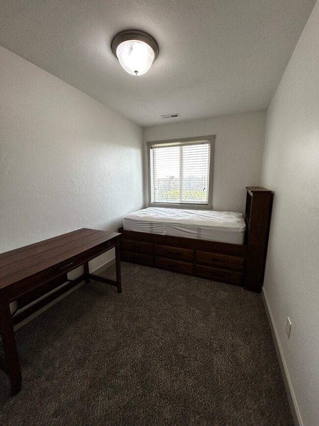 Photo - 736 E 125 N St