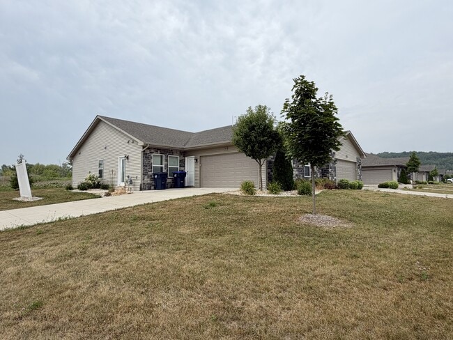 Photo - 624 McKay Way