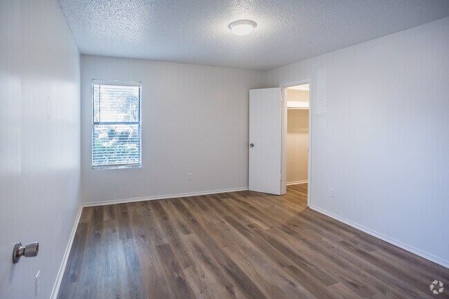 2 BR, 2 BA - 987SF