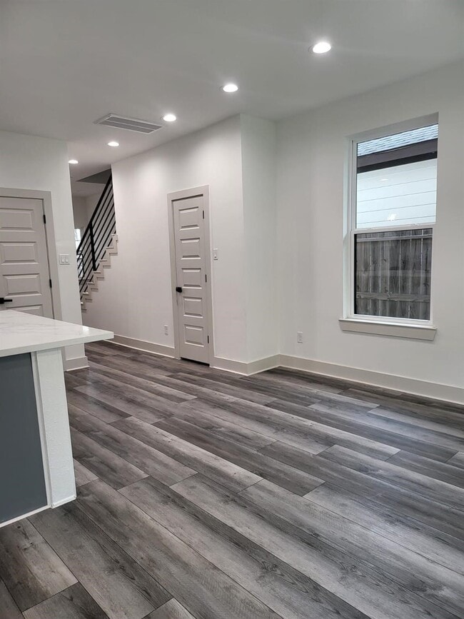 Photo - 4618 Davenport St