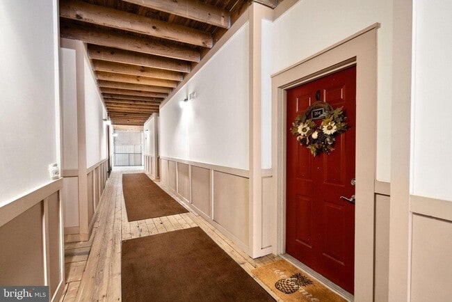 Building Photo - 2465 Army Navy Dr Unit #204